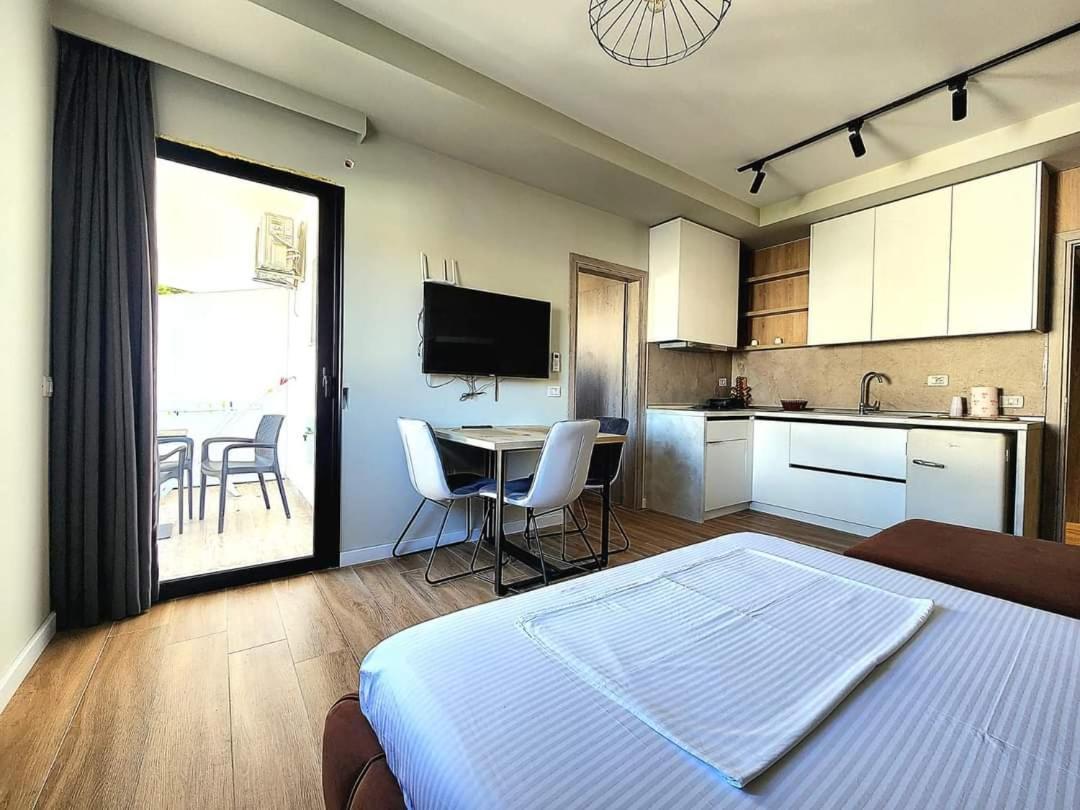 Joanna Suites Sarande Bagian luar foto