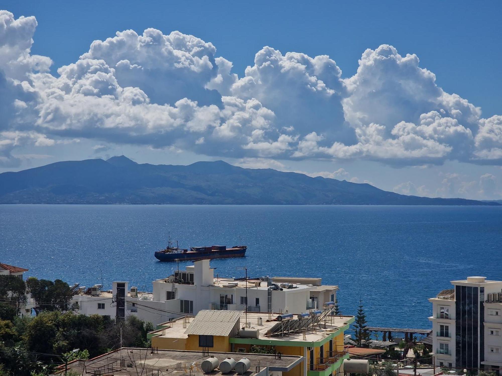 Joanna Suites Sarande Bagian luar foto
